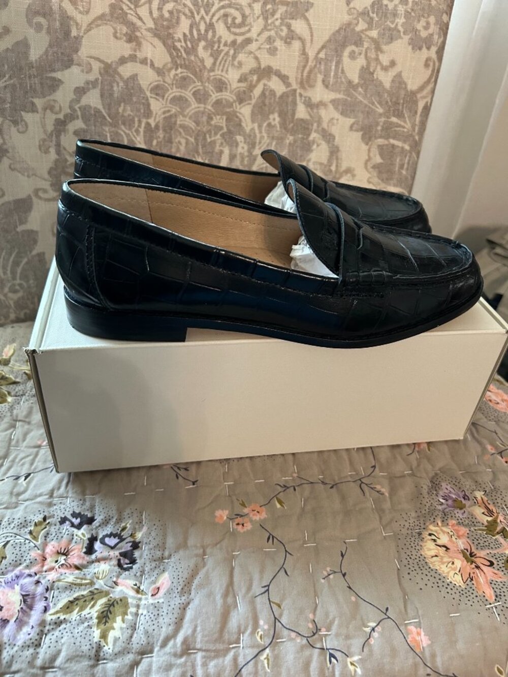 Lauren Ralph Lauren Wynnie Cros-Embossed Leather Loafer - Picture 2 of 4